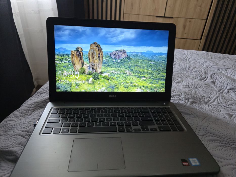 Laptop Dell P66F