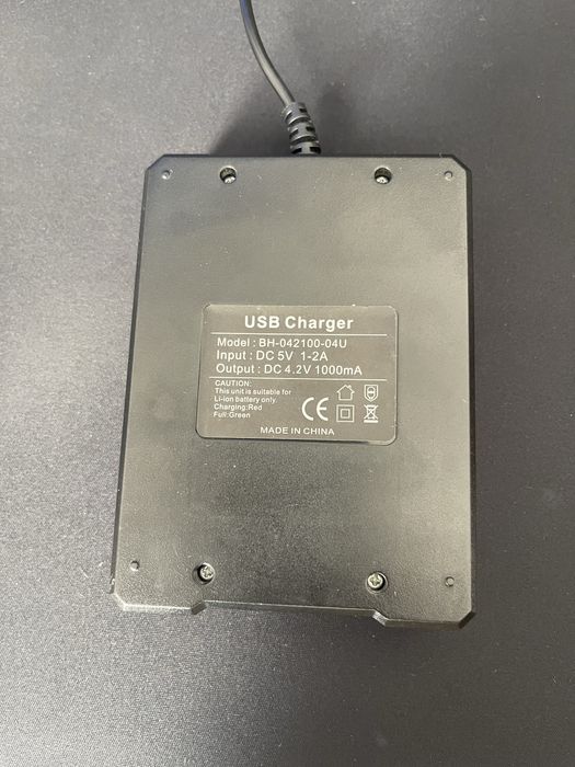 Carregador de Pilhas Recarregáveis