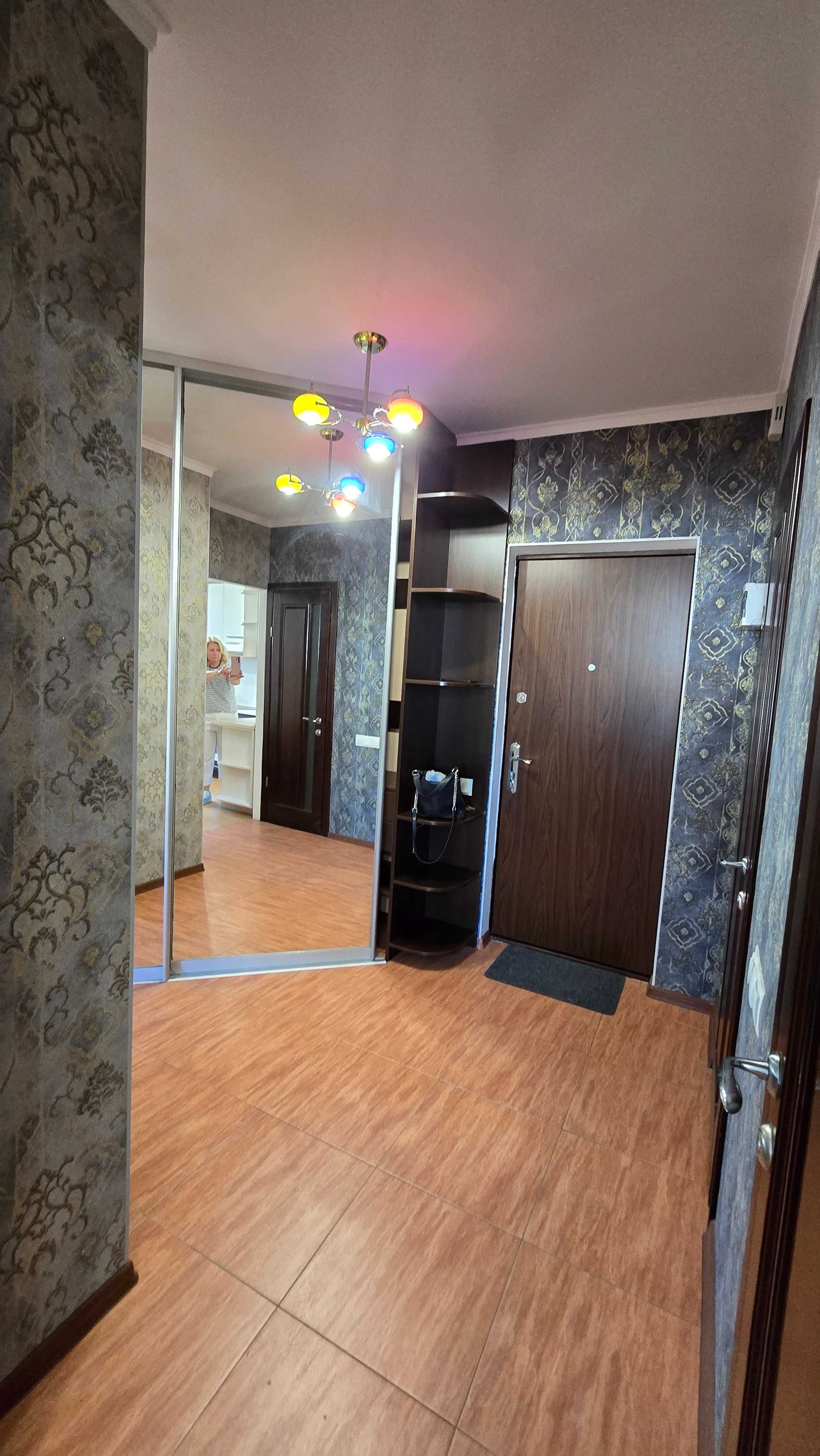 Сдам 1 комнатную сотовую на Таирова. Академика Королева
