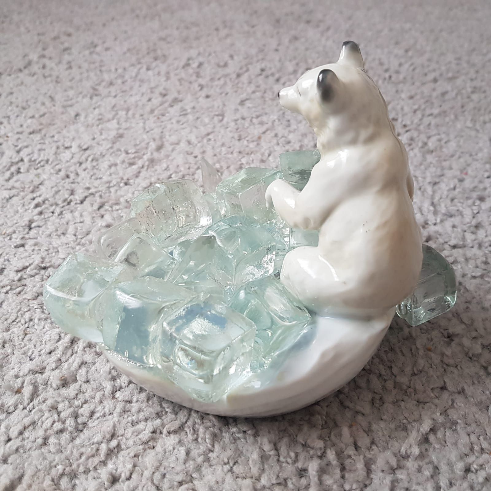 Figurka porcelanowa niedźwiedzia miś polarny HS Unterweissbach 1940 -