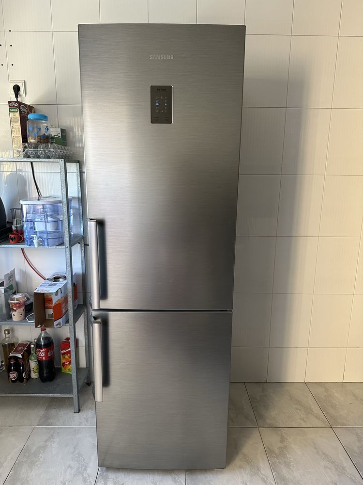 Frigorífico combinado - SAMSUNG - APENAS 1 ANO DE USO