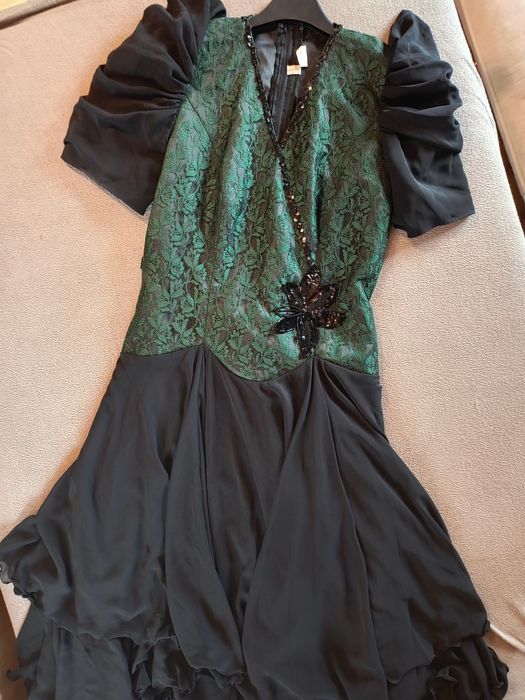 Sukienka wieczorowa vintage WEISE – czarno-zielona, bufiaste rękawy, k