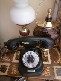 Stary telefon z czasów II wojny światowej