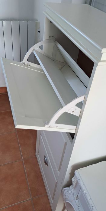Vendo sapateira branca