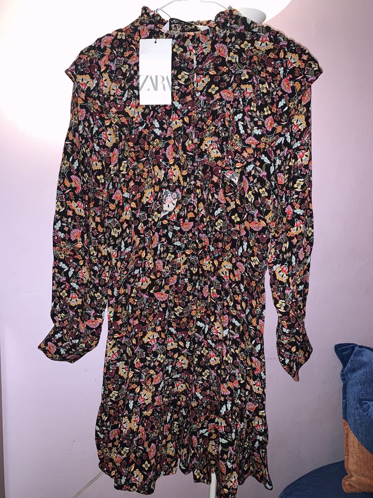 Piękna wzorzysta sukienka z falbanką ZARA, floral nowa, XS/34