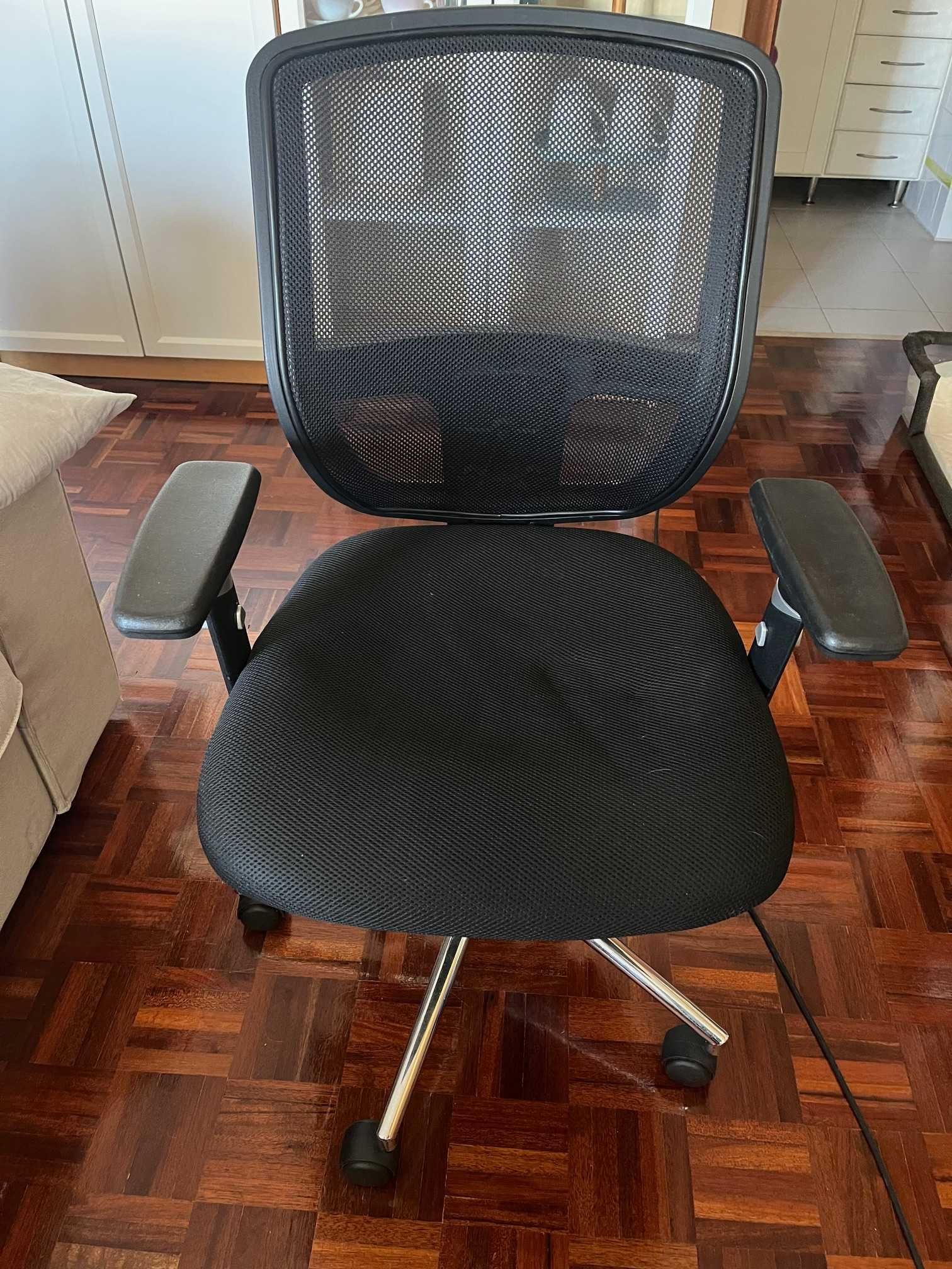 Cadeira escritorio Dinamic preta
