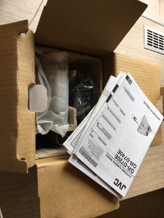 Видеокамера JVC GR-D740