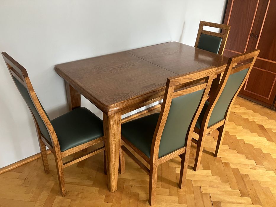 Stół rozkładany Floren i krzesła firmy Mevis - lite drewno i skóra