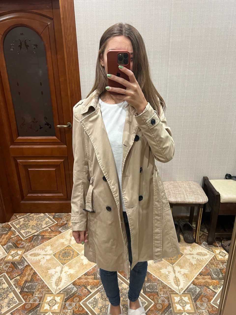 Тренч бежевого кольору