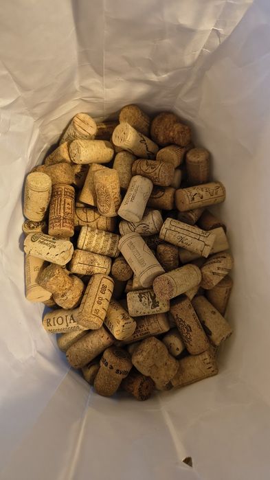 Korki od wina (pół torby)