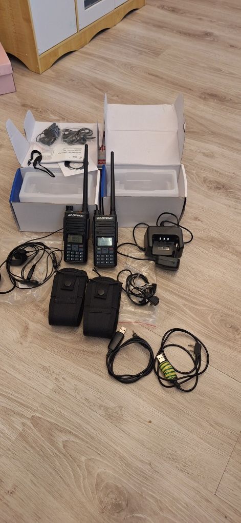Baofeng 1801 DMR UV -komplet 2 sz wraz d dodatkowymi akcesoriami