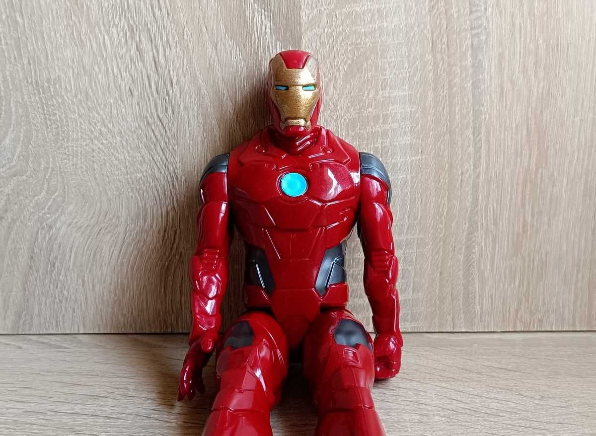 Vintage duża action figurka IronMan. Hasbro 2013