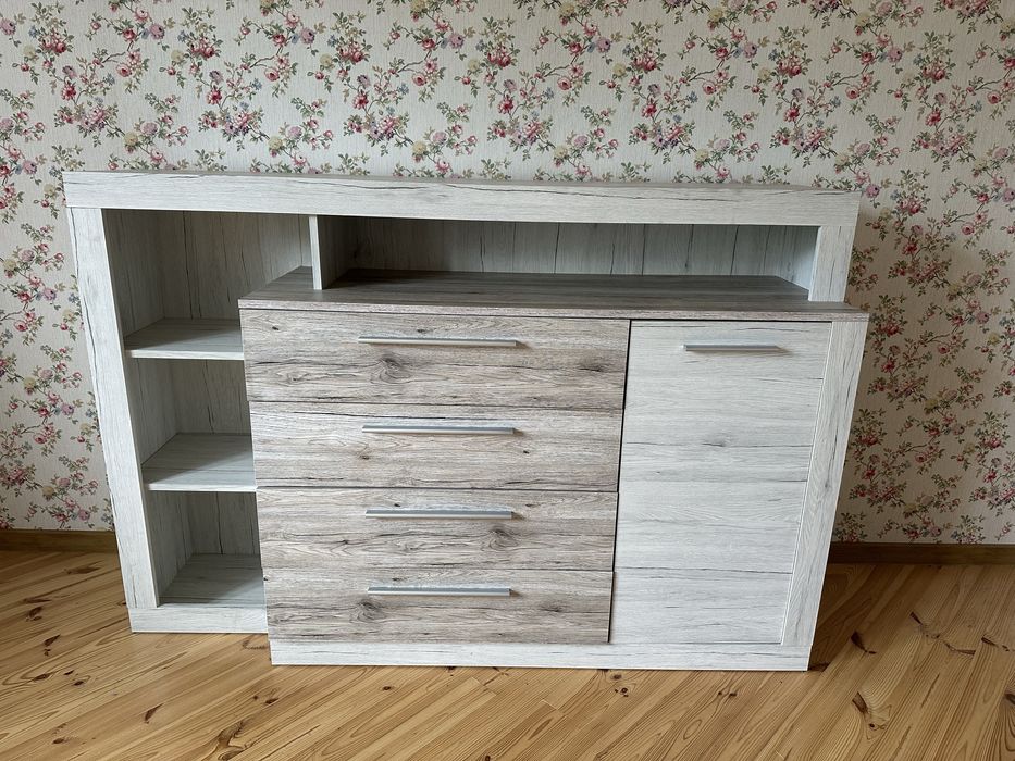 Комод з широкими шухлядами і тумби 2 шт. Має деякі недоліки