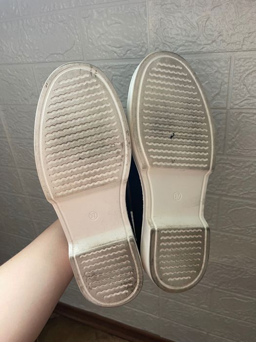 Лофери жіночі чорного кольору