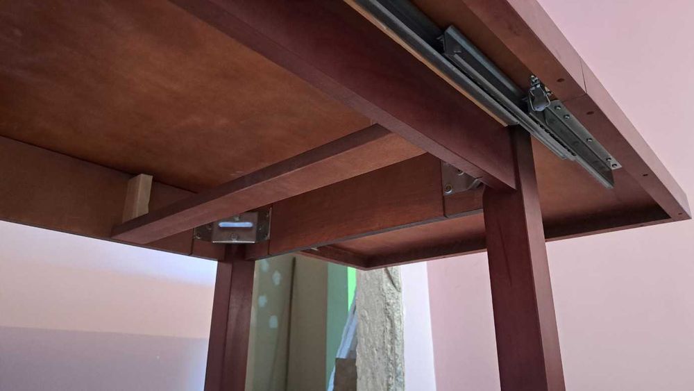 Stół rozkładany, idealny do salonu.  Długośc: 1250/1750/2250 mm.