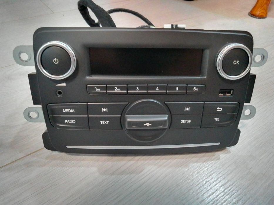 Продам магнитолу Рено Дастер(original )