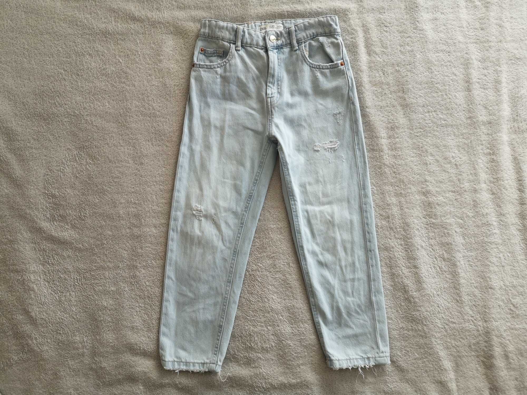Niebieskie strzępione spodnie jeansowe jeansy z dziurami Zara 134