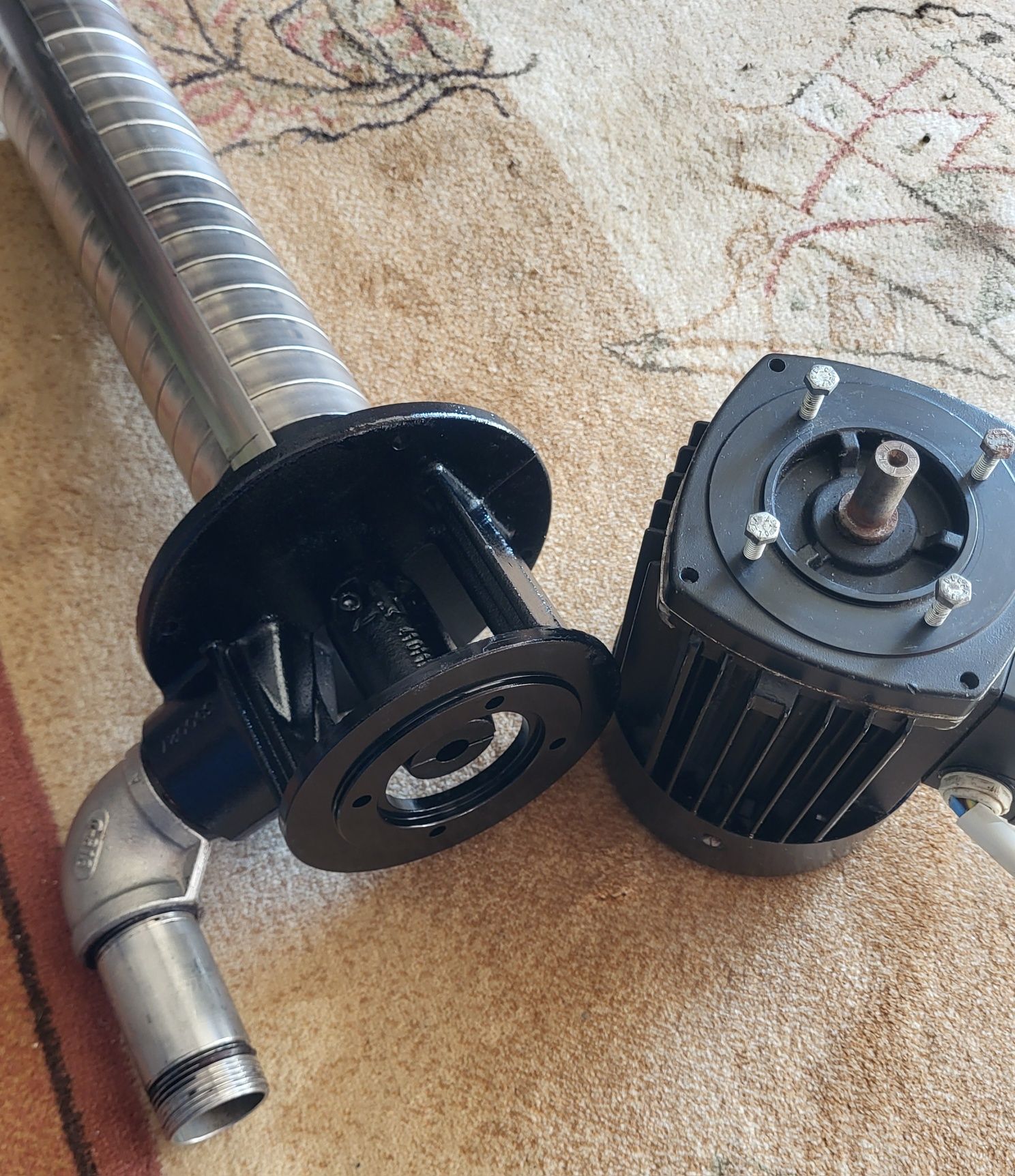 Silnik z pompą Grundfos 71B2-14F85-B