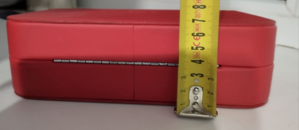 Жіноча шкіряна червона клач-сумочка з золотим ланцюжком