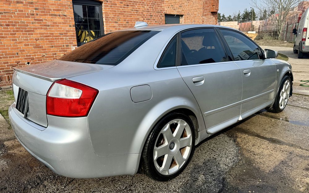 Audi A4 S line rok 2004 4.2L