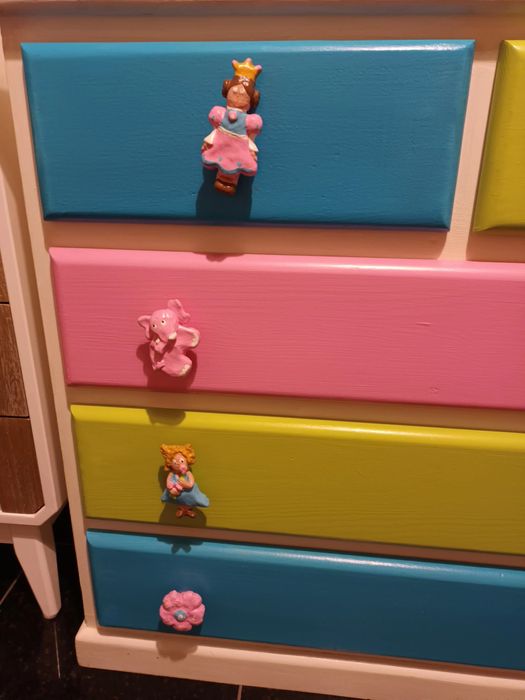 Comoda branca de menina