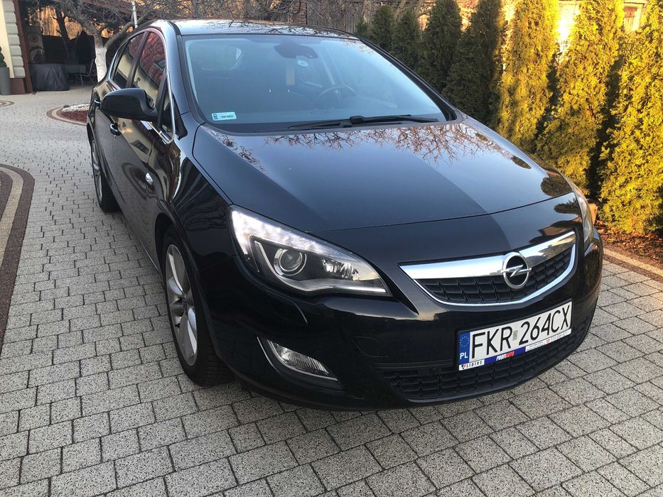 Opel Astra J IV 2010R Ksenony LEDY 1.7CDTI 125KM 6 Biegów Zadbana Alu