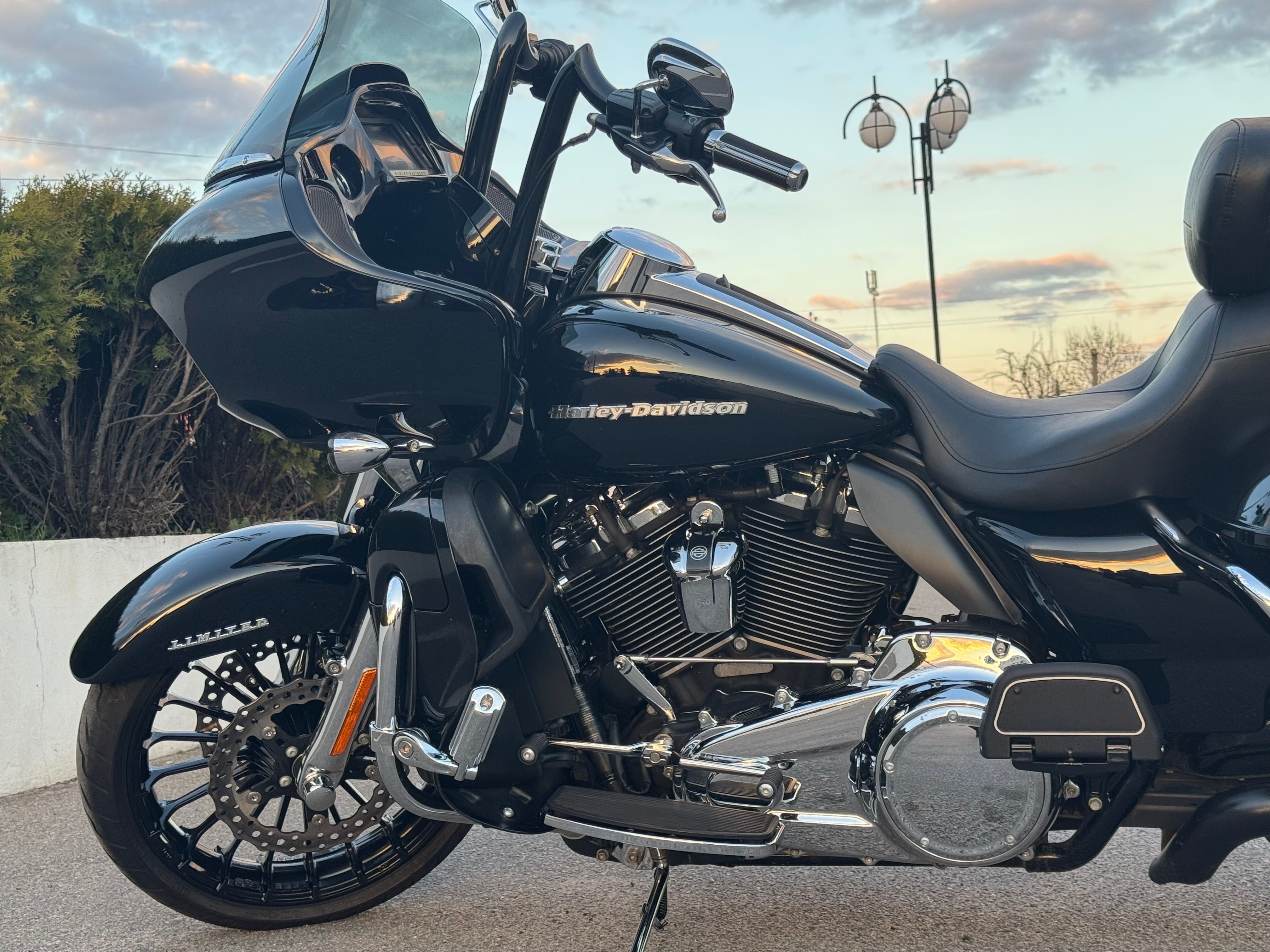Harley Davidson Road Glide Ultra Limited 128