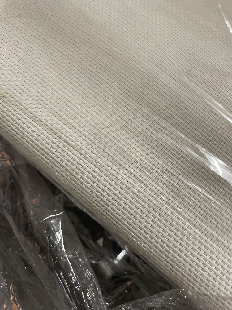 Cadeira escritorio design com rodas cromadas.