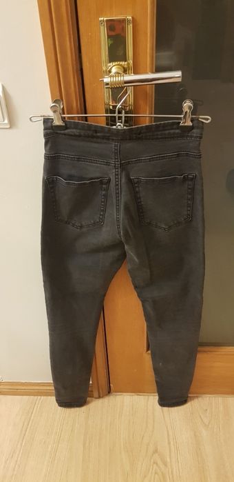 Calcas bershka cinza 34