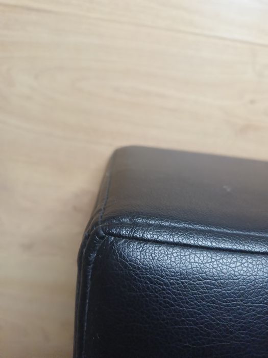 Puf skórzany czarny