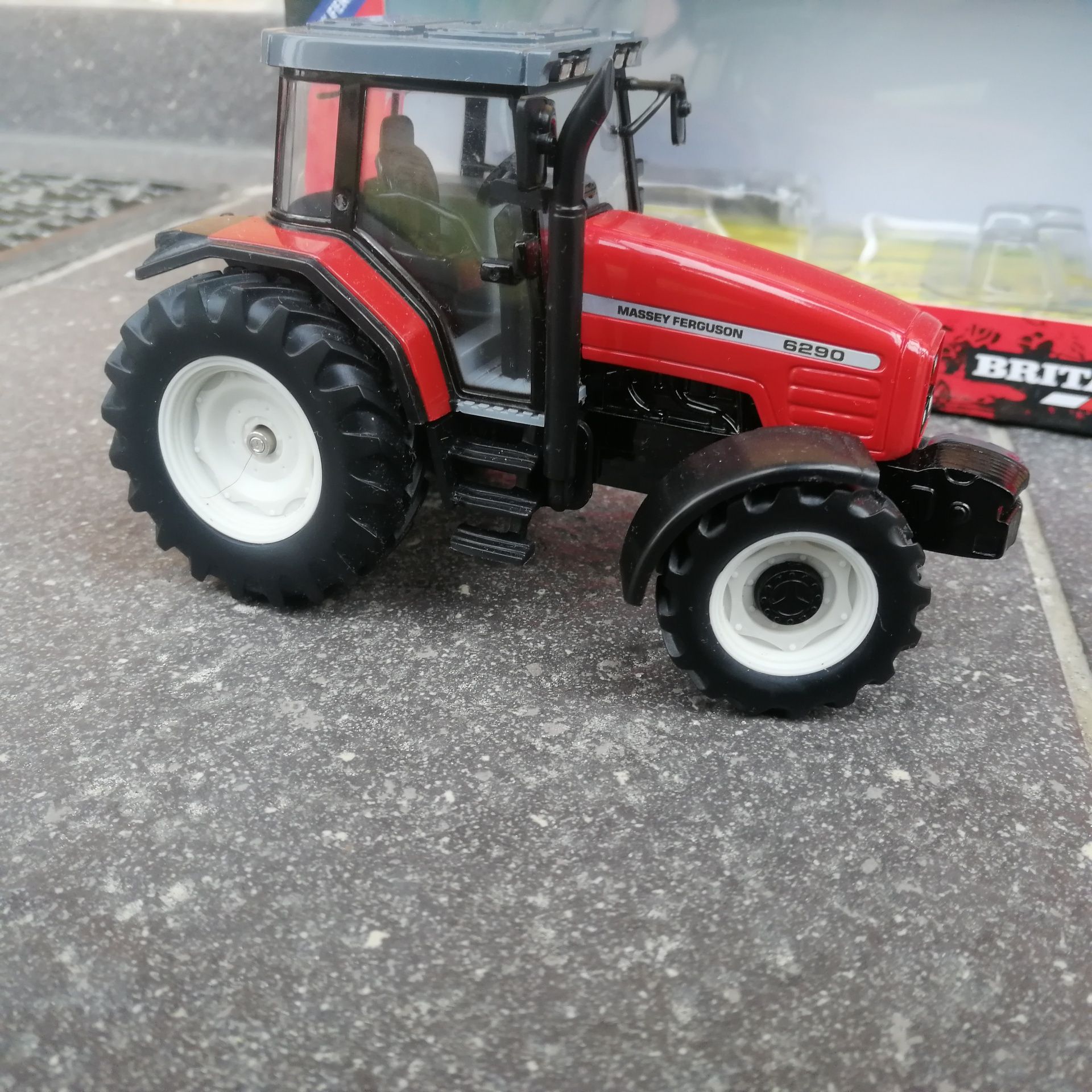 Traktorek massey ferguson 6290 ertl /britains 1 :32, nie siku, wiking