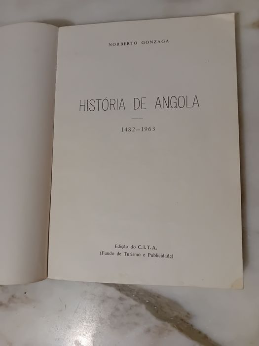Livro História de Angola