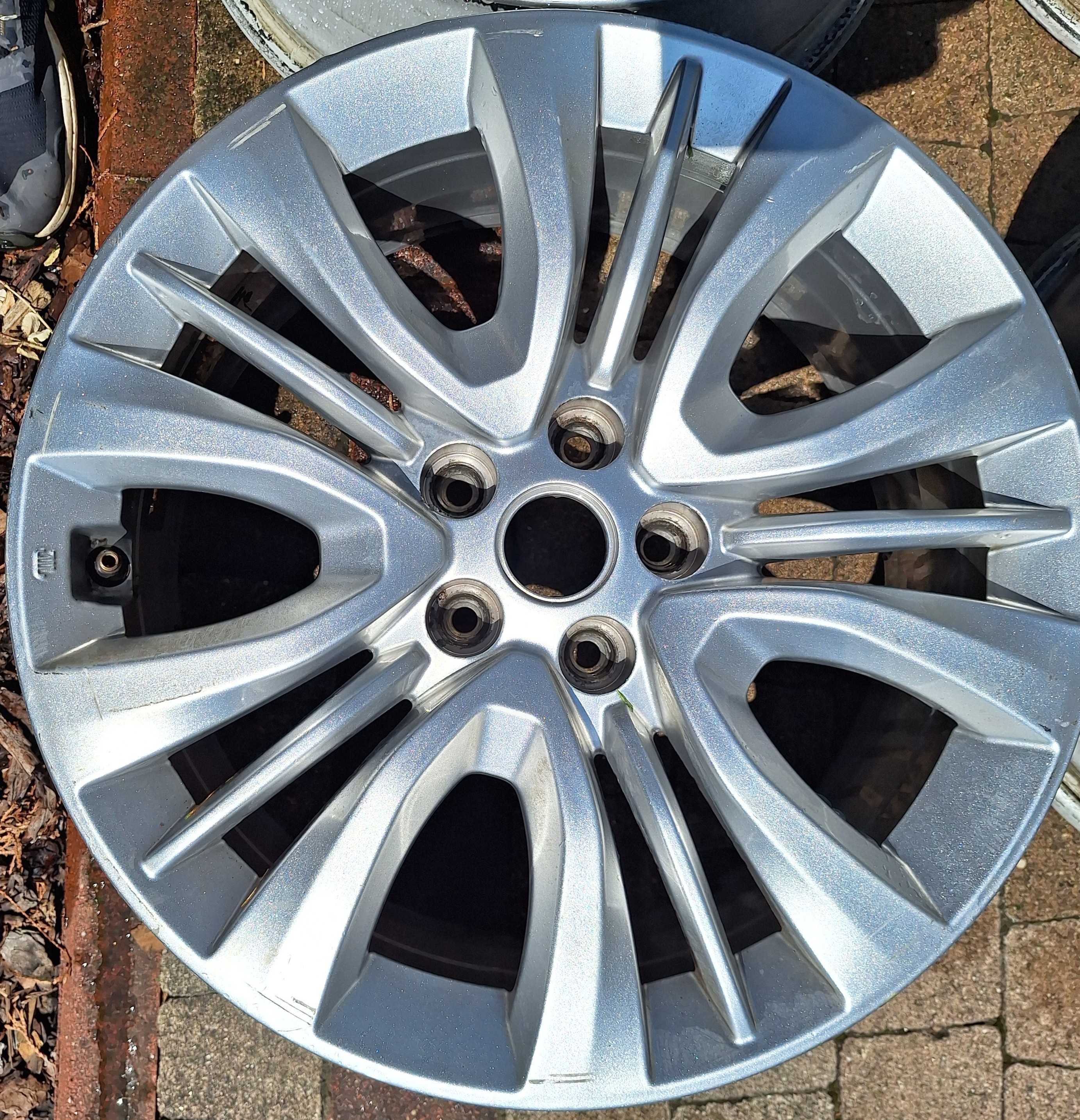Komplet używanych felg aluminiowych 16" Fiat Tipo