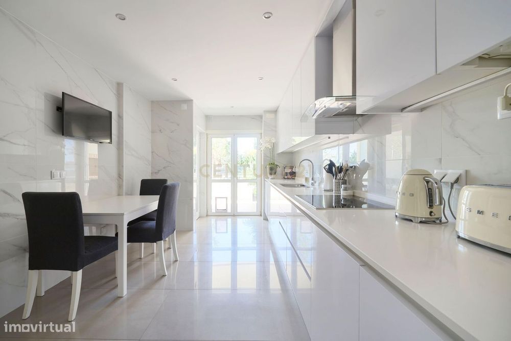 Apartamento T3 | com 2 suítes em Condomínio na Quinta da Beloura