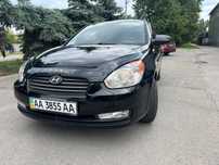 Автомобіль HYUNDAI з автоматичною коробкою передач