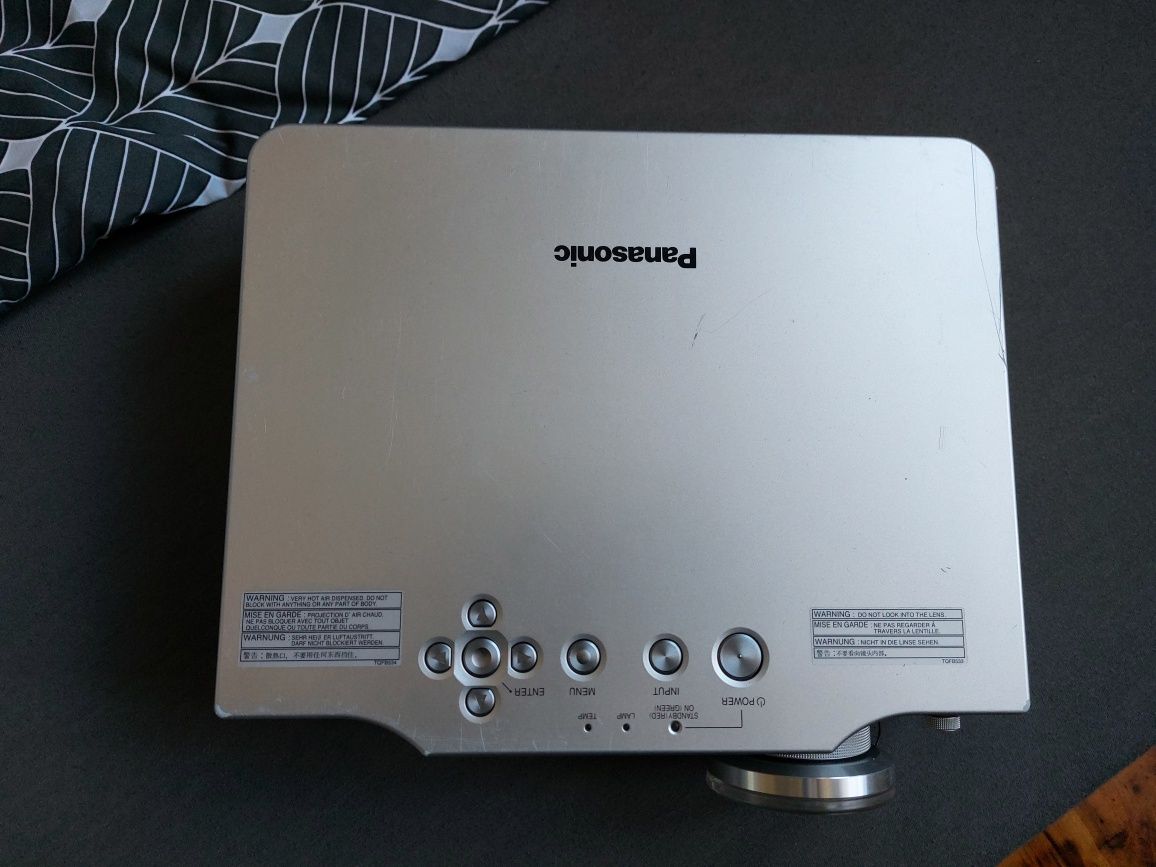 Projektor LCD panasonic PT-AE900E kinowy rzutnik 720p