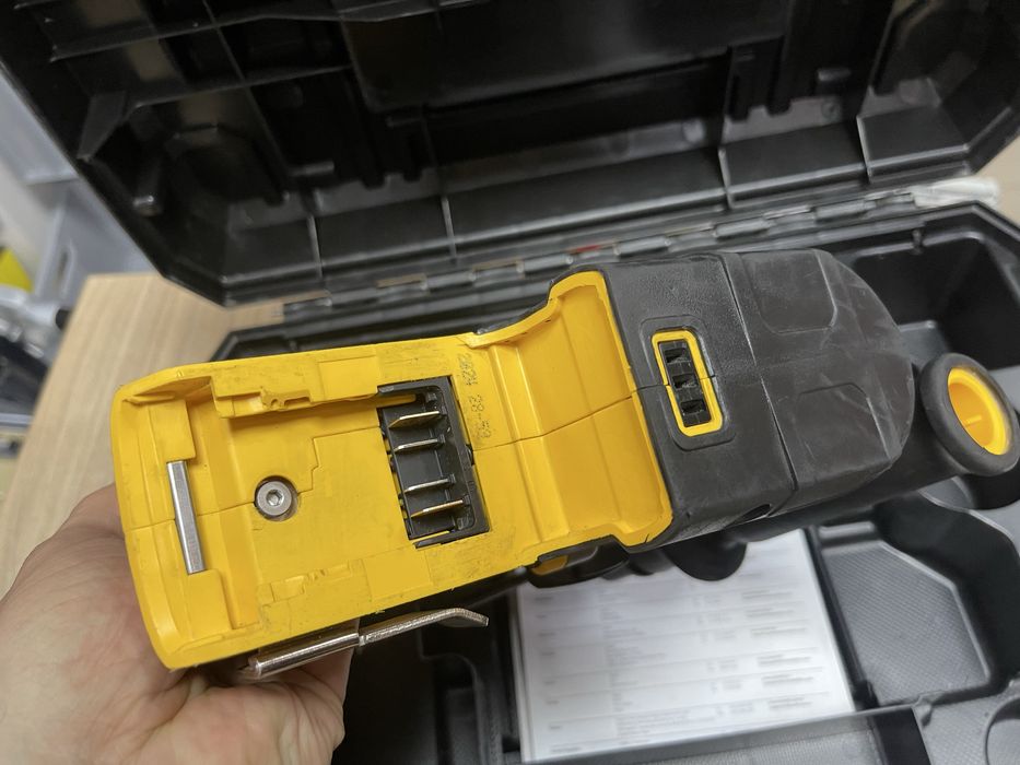 Dewalt DCH273 / вживаний безщітковий перфоратор Девольт 2024 рік