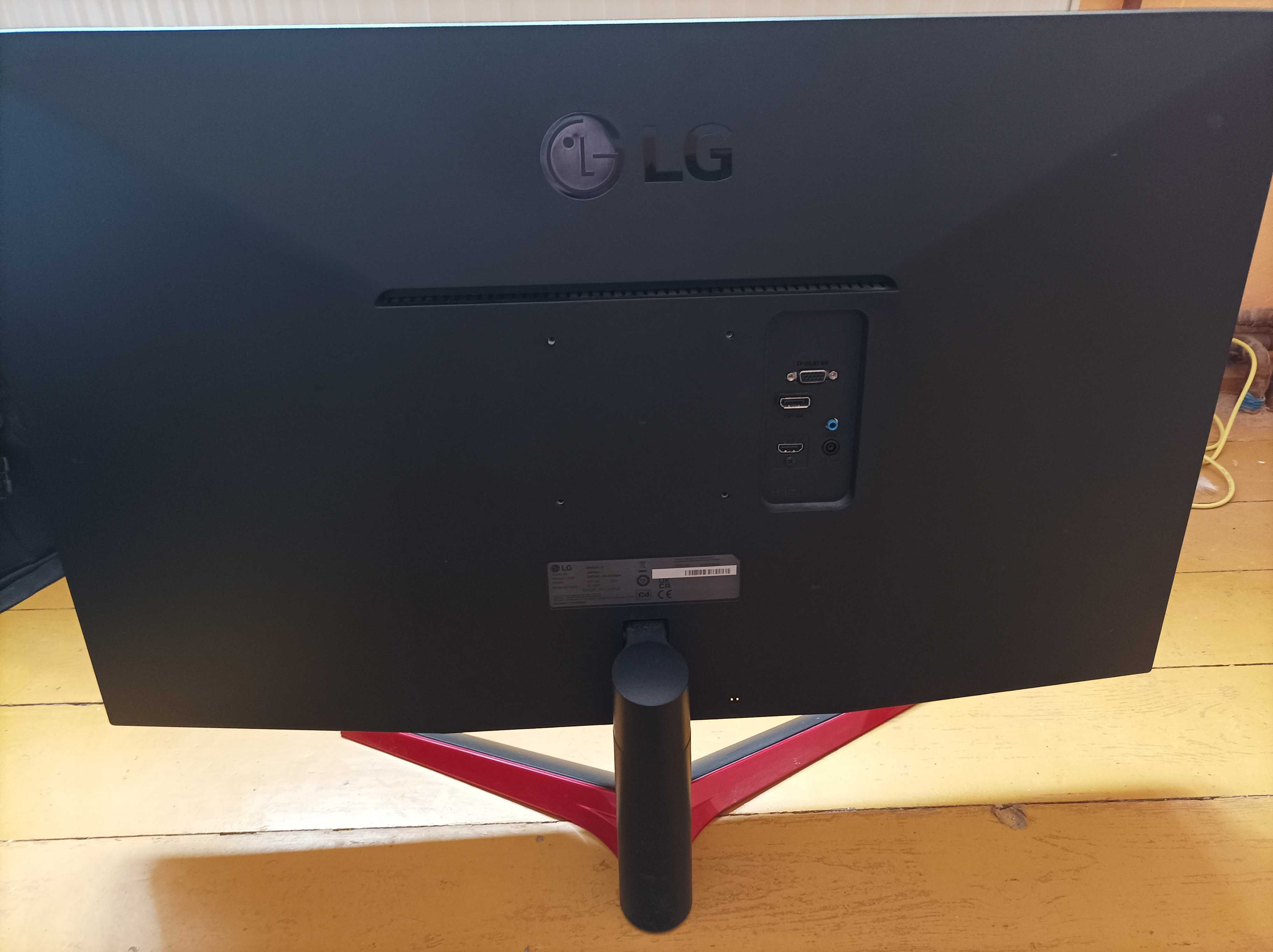 Monitor 32'' LG 32MP60G-B uszkodzony