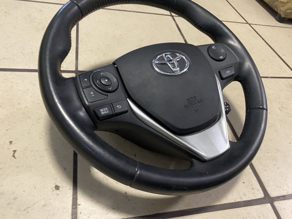 Kuerownica Toyota Auris Hybrid II E18 jak nowa