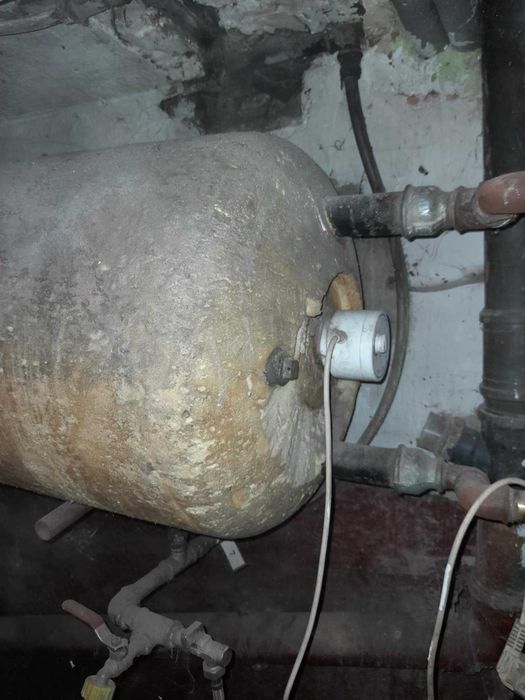 Bojler ciepłej wody 80 litrów. Emaliowany z wężownicą.