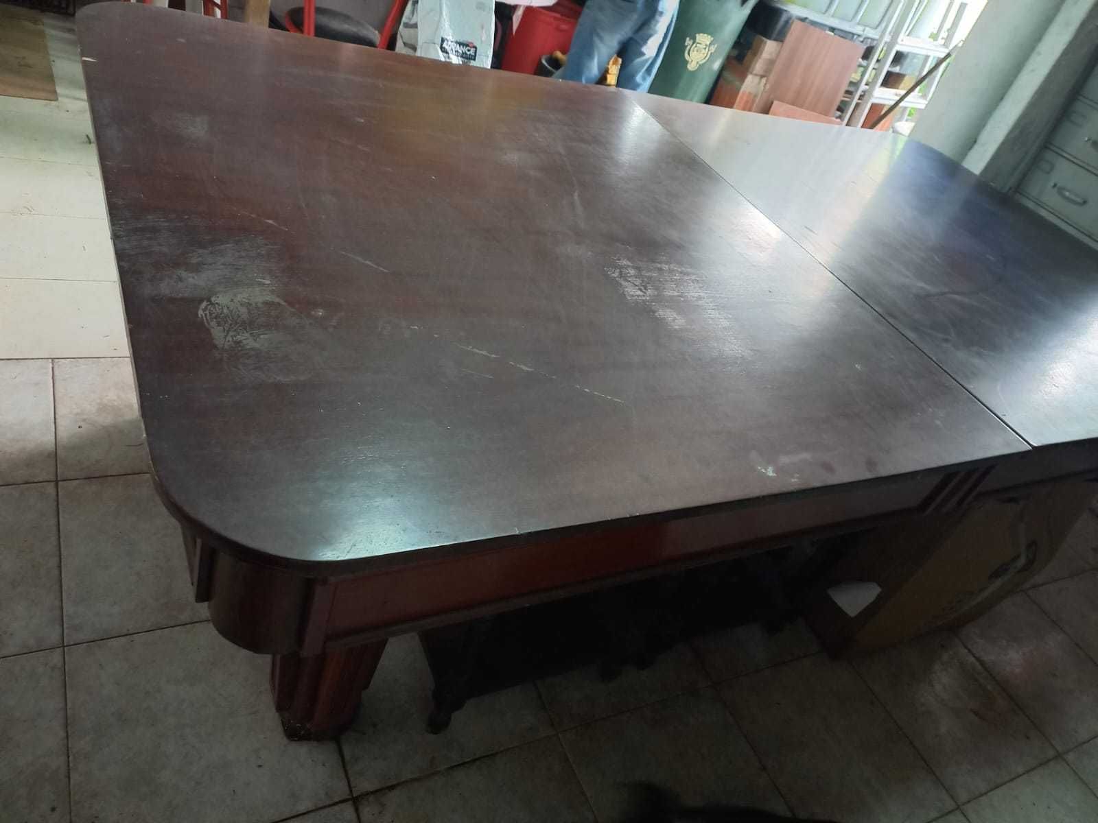 Vendo uma porta blindada e uma mesa de sinuca madeira pura.