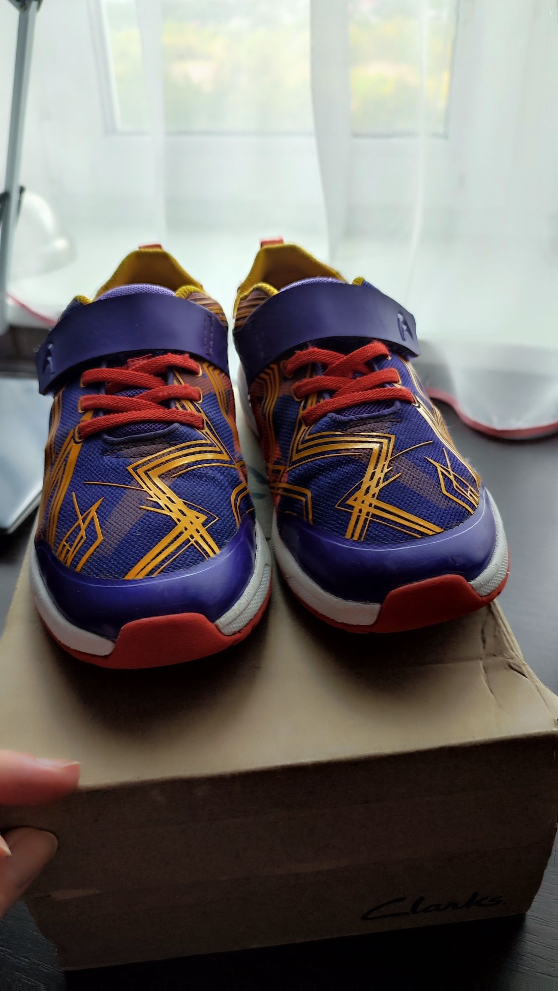 Продам кросівки Clarks на хлопчика