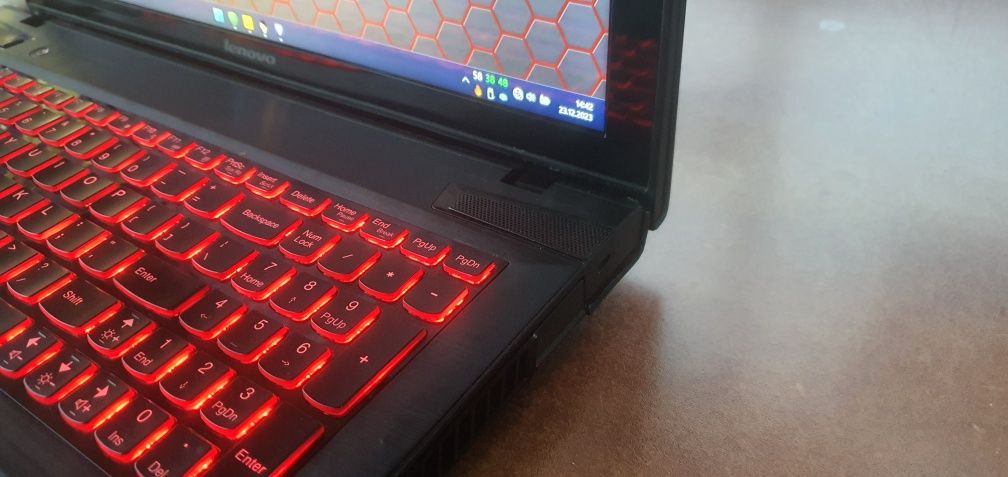 Lenovo y500 i7 z dwiema kartami graficznymi GT650 2gb każda czyli 4gb