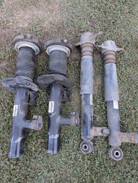 Комплект амортизаторів VW CC