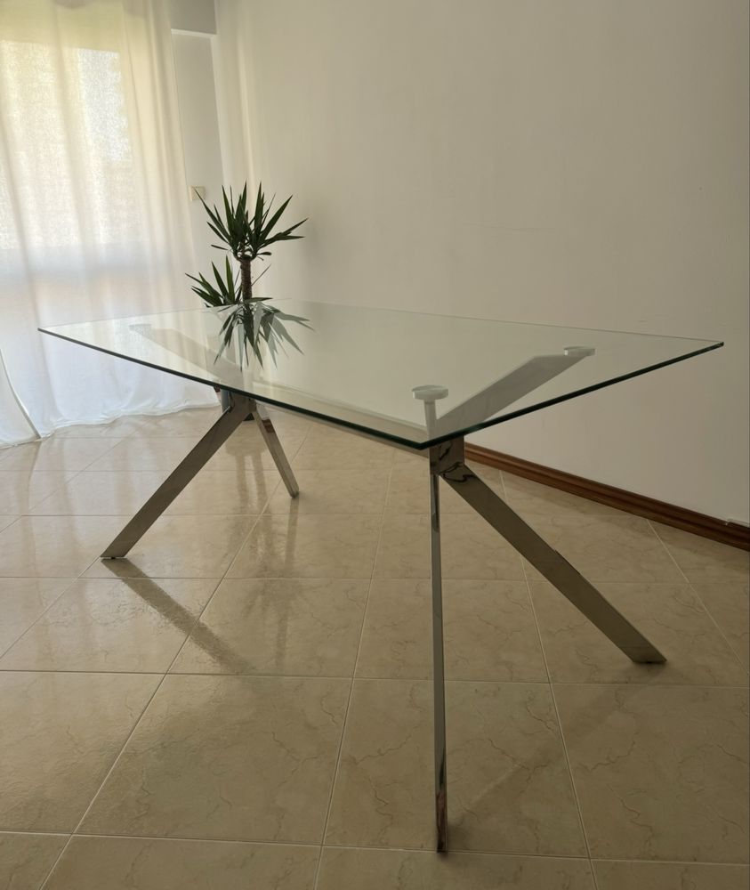Mesa de refeições de metal e vidro Douglas El Corte Inglés