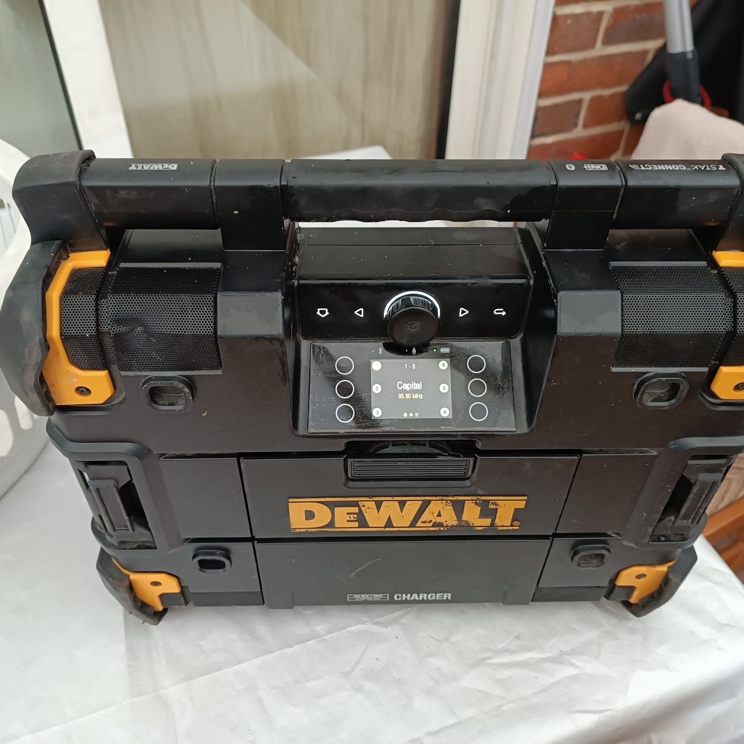 Радіо Dewalt DWST1-81079-GB