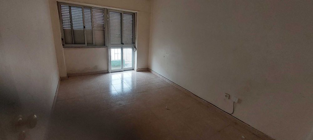 Alugo T2 lavradio- 740 euros