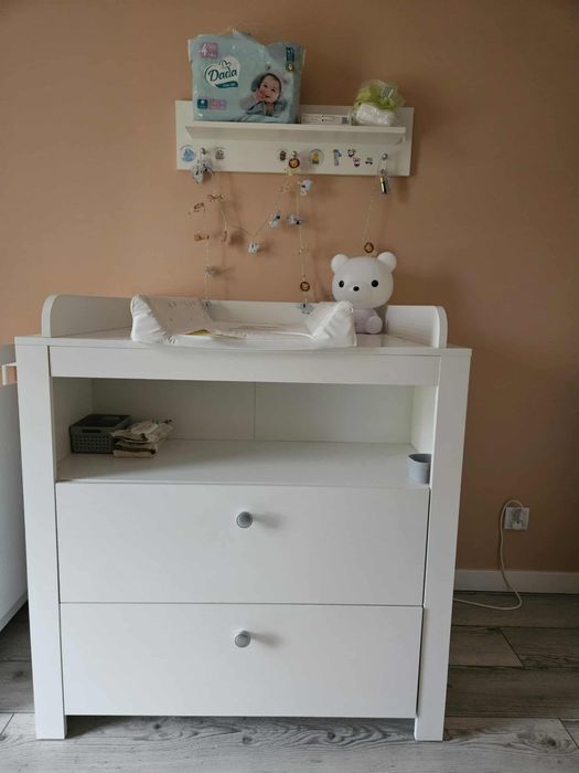 Komoda do przewijania dziecka z pojemnymi szufladami