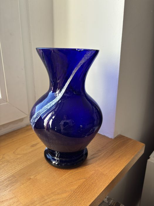 Wazon szklany kobaltowy, niebieski PRL Vintage retro
