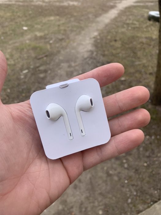 Продам оригинальные наушники Apple EarPods iPhone with original